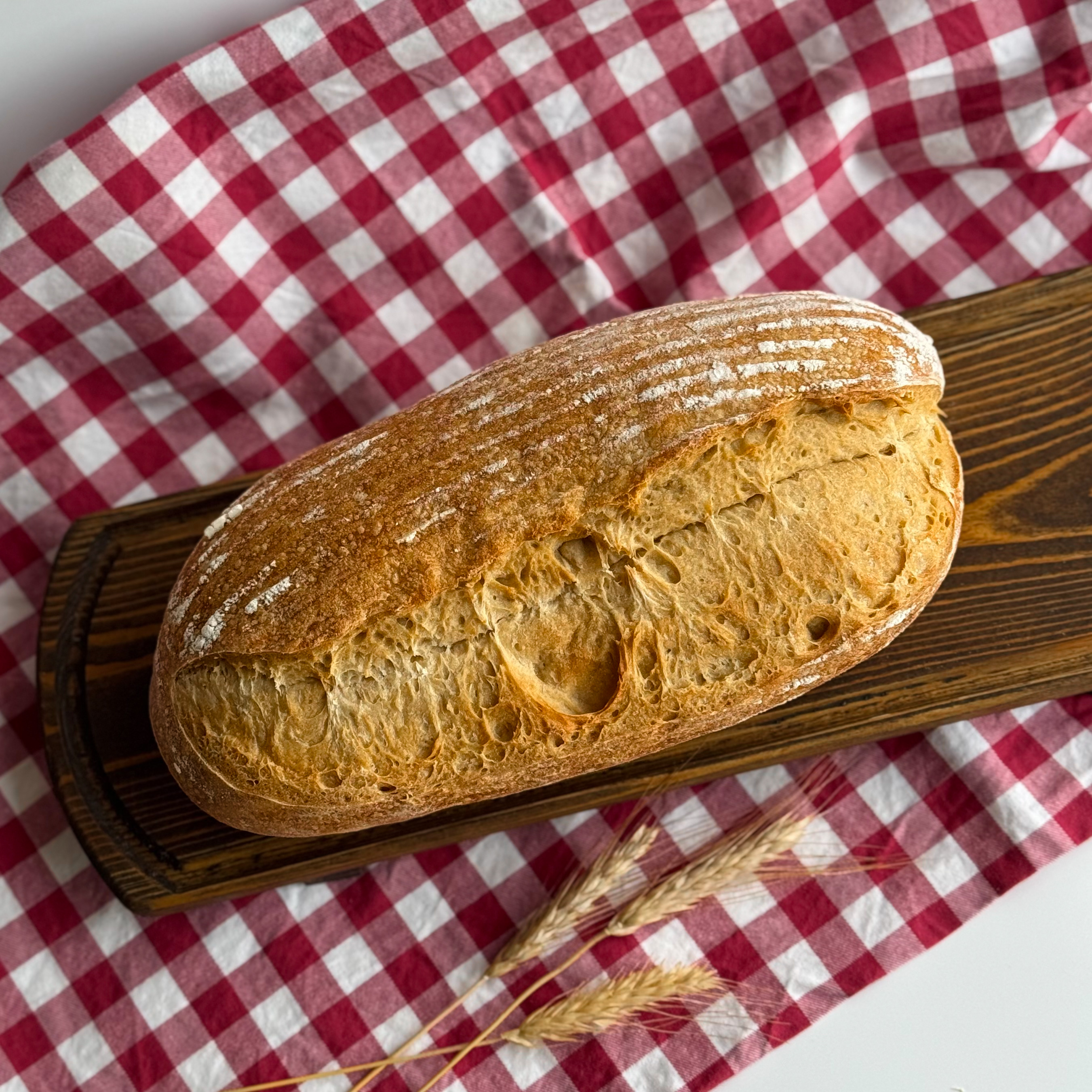Тартин имеет золотисто-коричневый цвет, пористую текстуру с хрустящей корочкой, аромат свежеиспеченной выпечки и сладковатый пшеничный вкус. Частично выпеченный. изображение 6