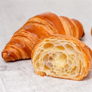 Круассан ЭКСТРА 60 г. Приготовлен на сливочном масле, ультра свежий, легкий, хрустящий.