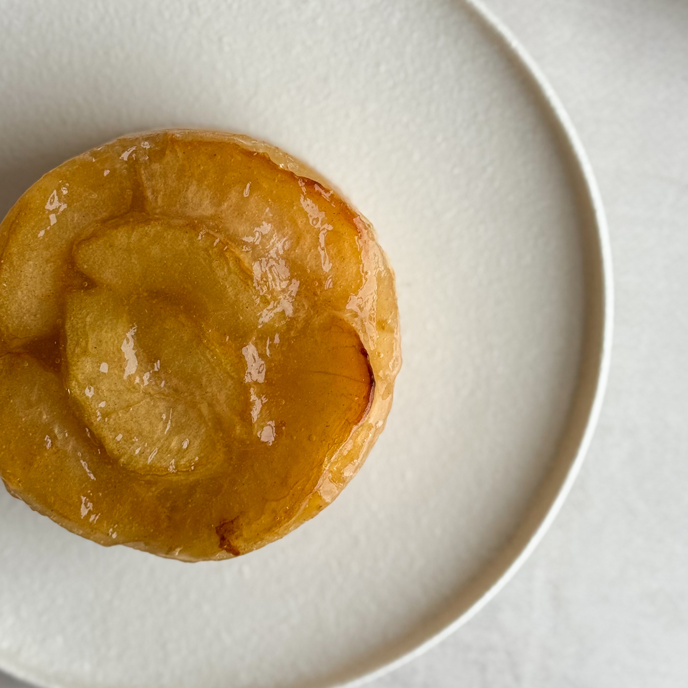 Бенто-Пирог Яблочный Гурман в индивид.упаковке. Свежие яблоки на хрустящем песочно-дрожжевом тесте, покрытые миндалем и желе. изображение 4