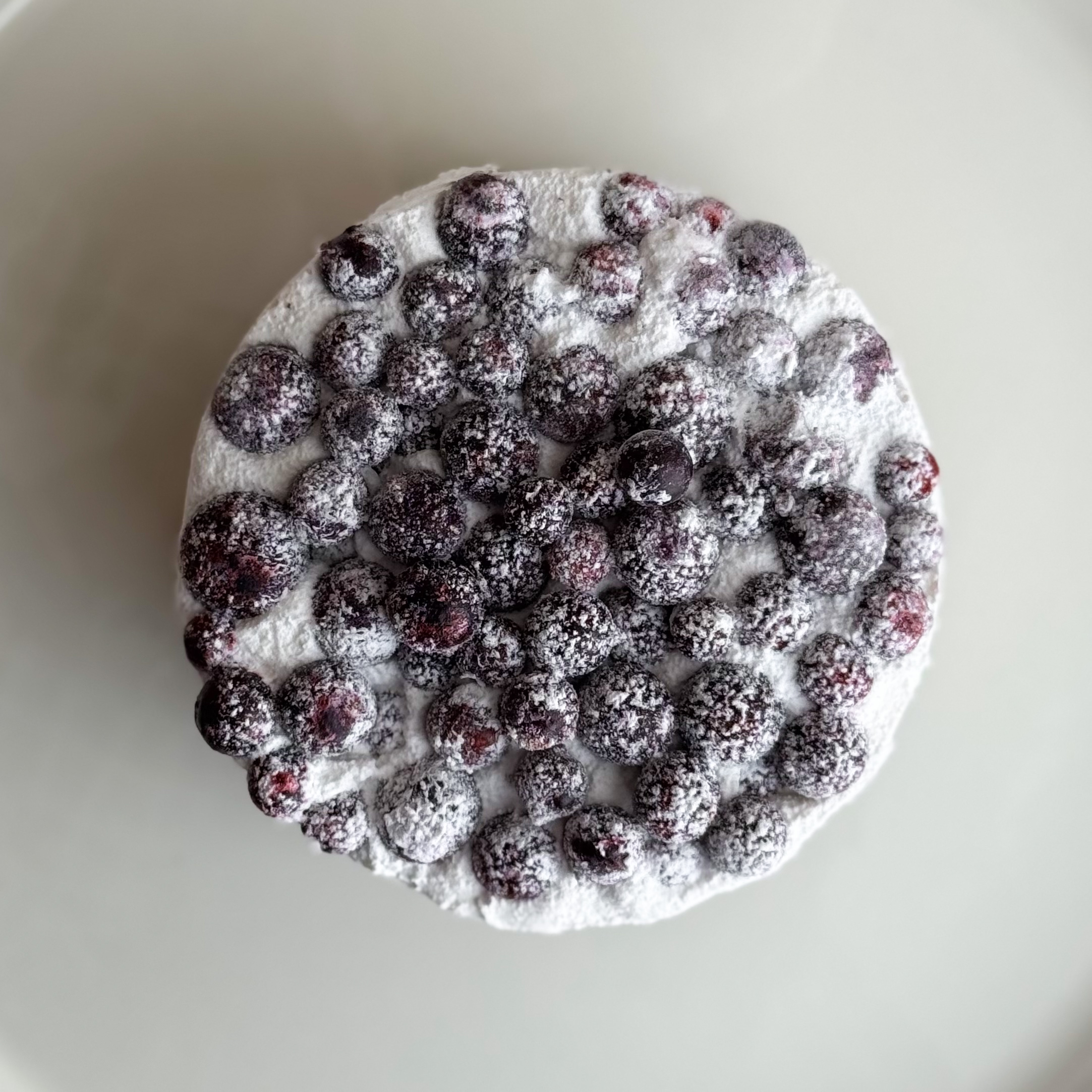 Бенто-торт с чёрной смородиной в индивид.упаковке изображение 7