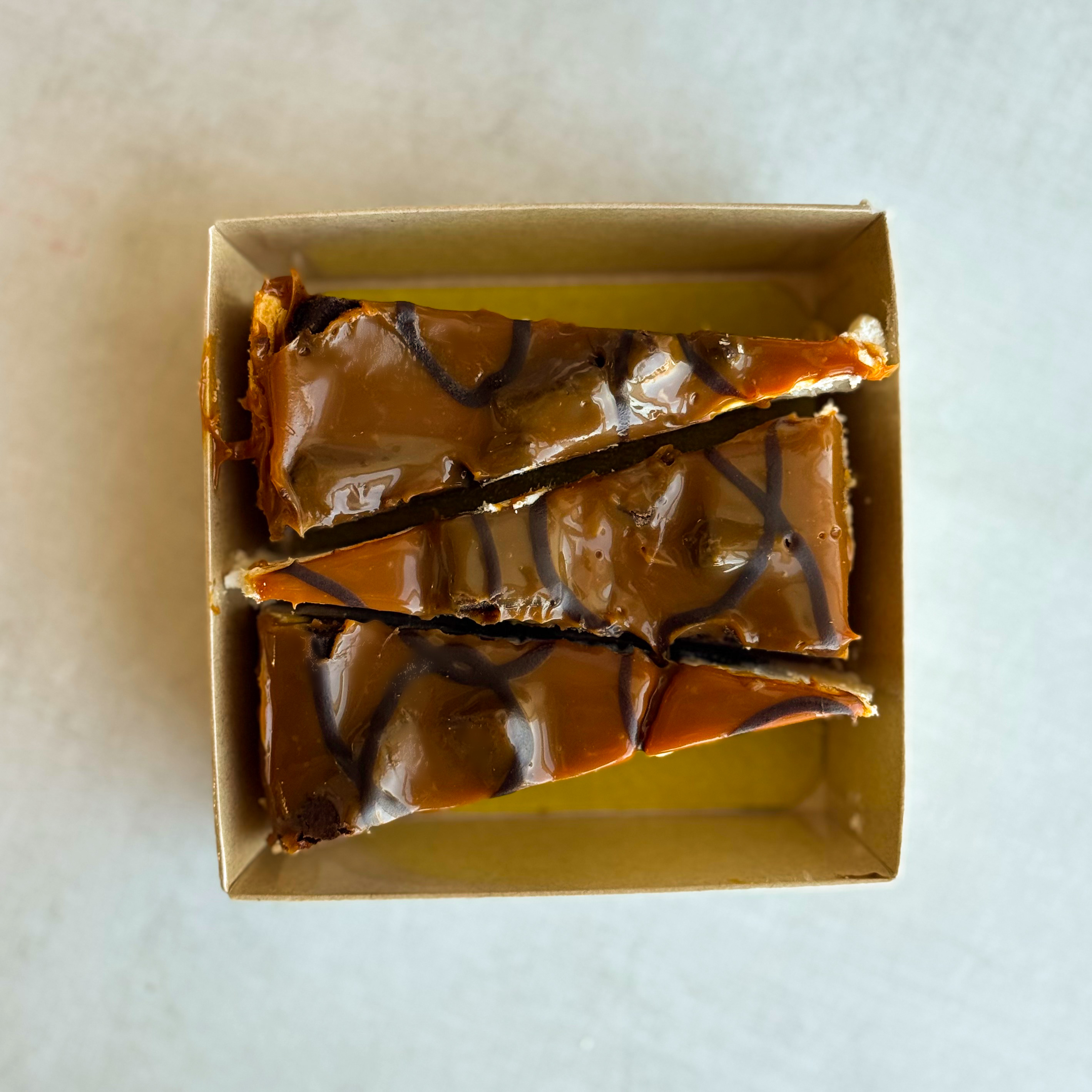 Набор Чизкейк с брауни с карамелью изображение 4