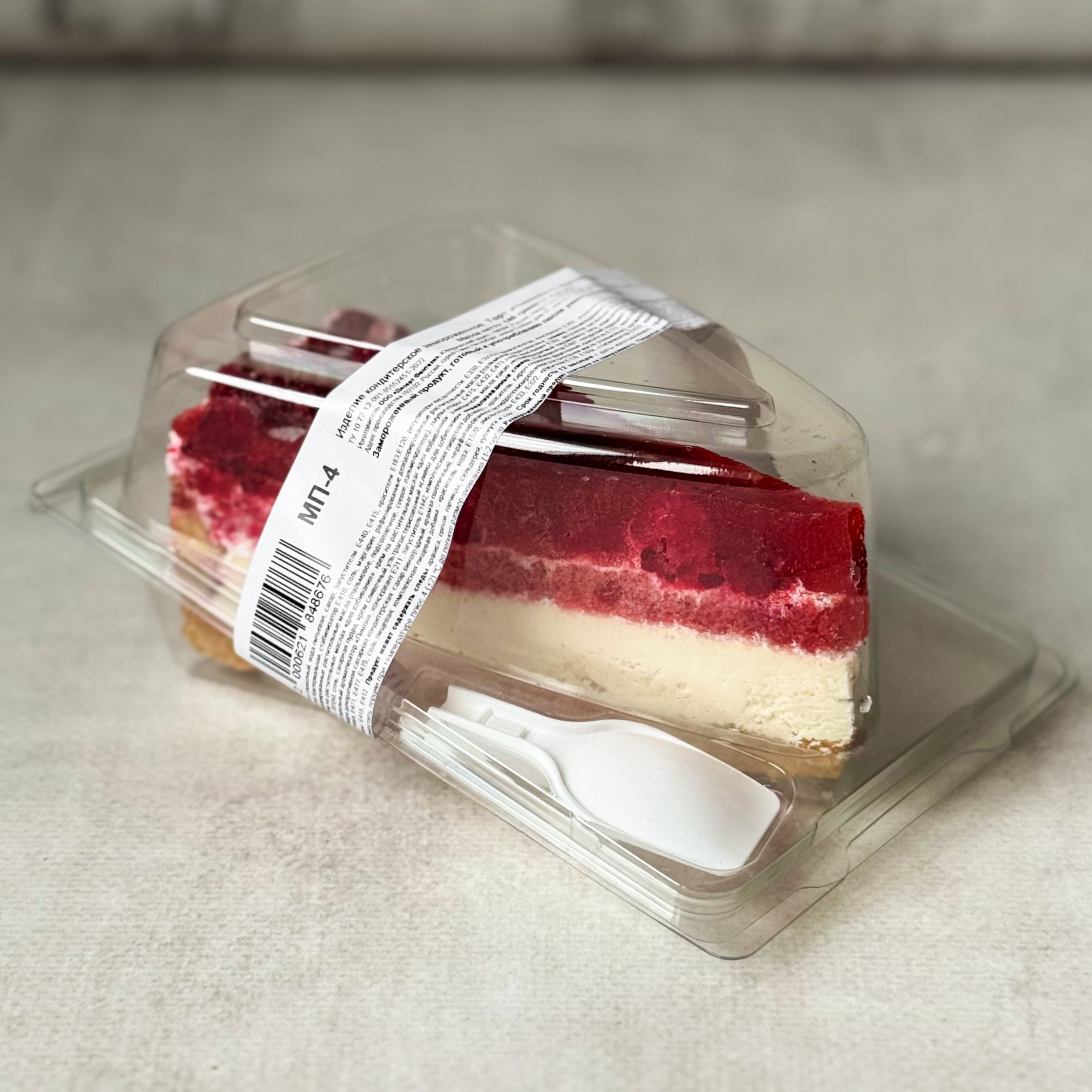 Нежнейший чизкейк из творожного сыра на сливочно-песочном корже, усыпанный ягодами свежей клубники, выращенной под солнцем в естественных климатических условиях. изображение 2