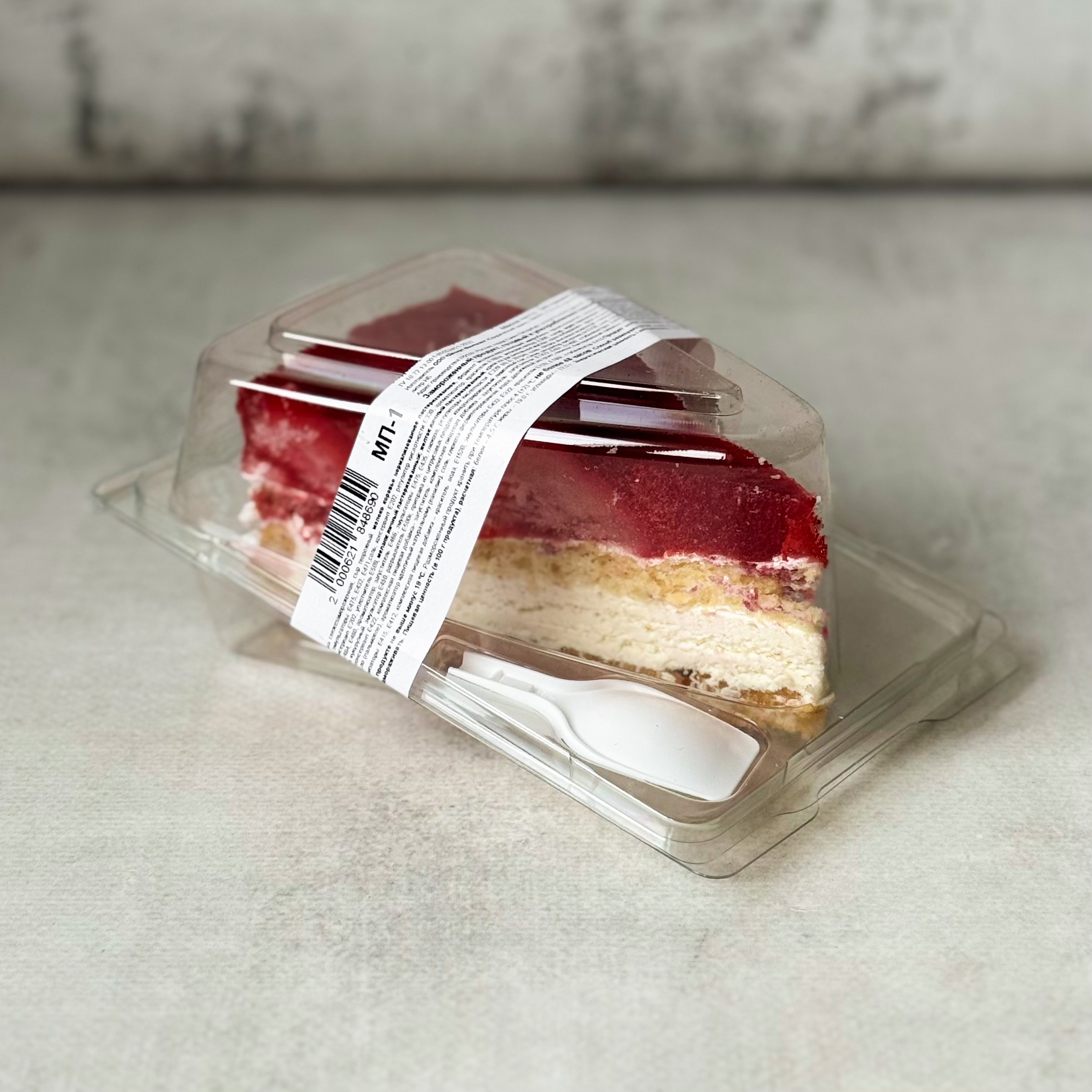 Нежнейший чизкейк из творожного сыра на сливочно-песочном корже, усыпанный ягодами свежей клубники, выращенной под солнцем в естественных климатических условиях. изображение 5