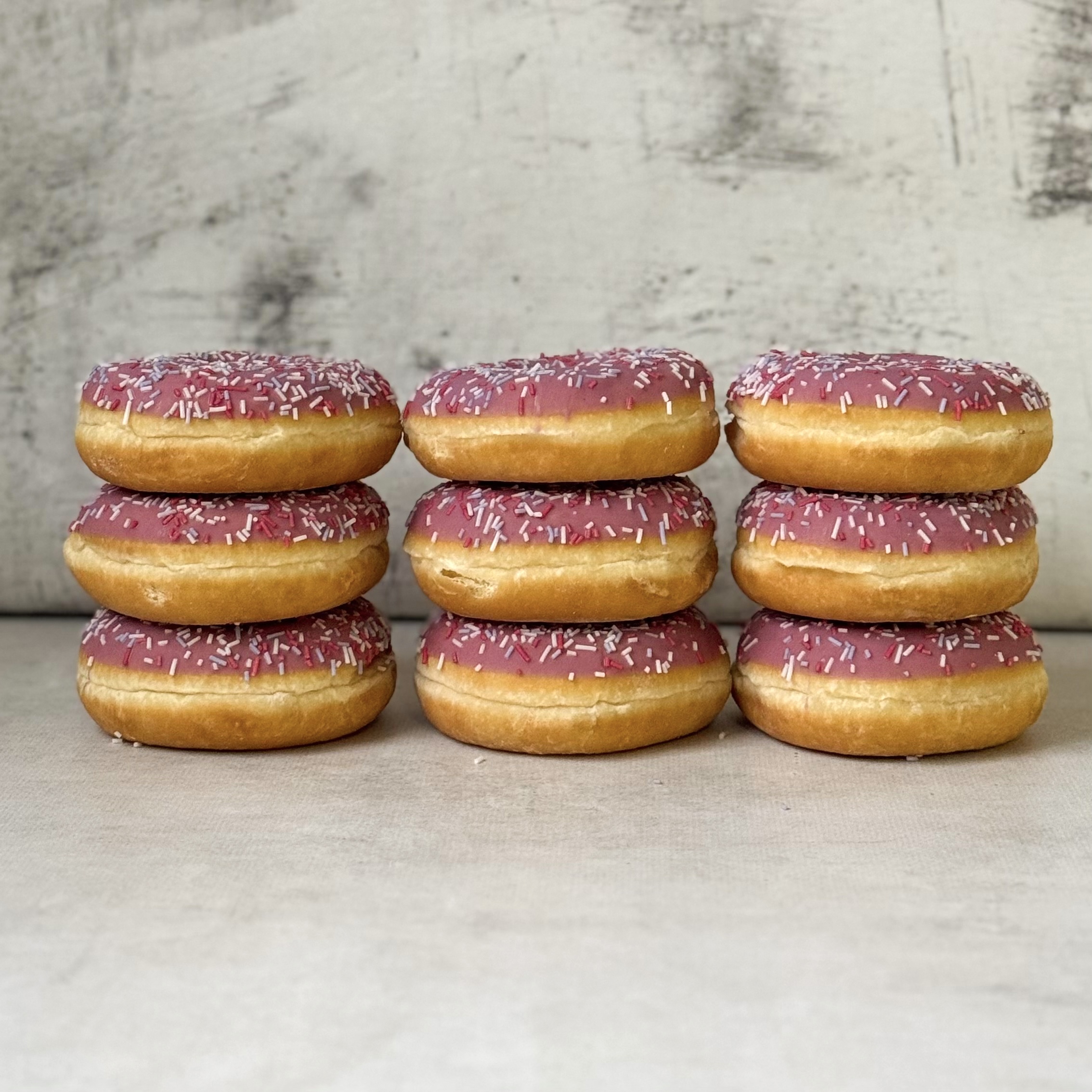 Донат глазированный Ягодный микс с ягодной начинкой изображение 6