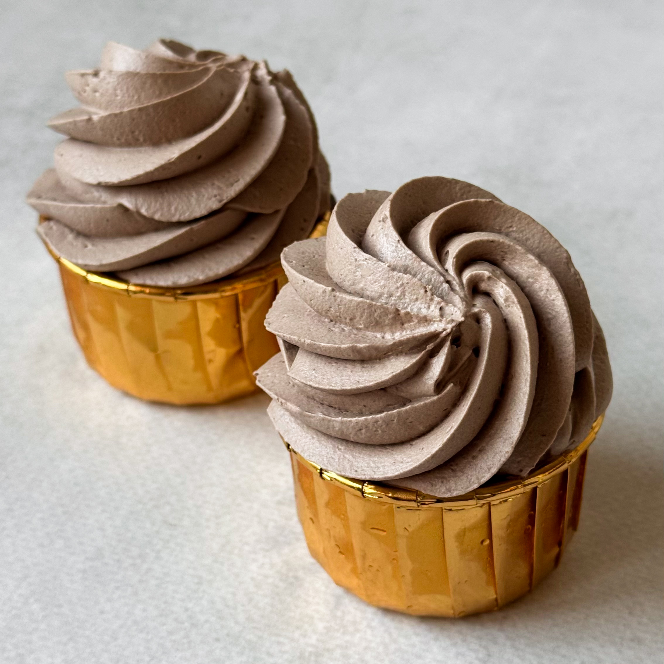 Шоколадный капкейк с начинкой "Дубайский шоколад" и воздушным шоколадным кремом. изображение 7