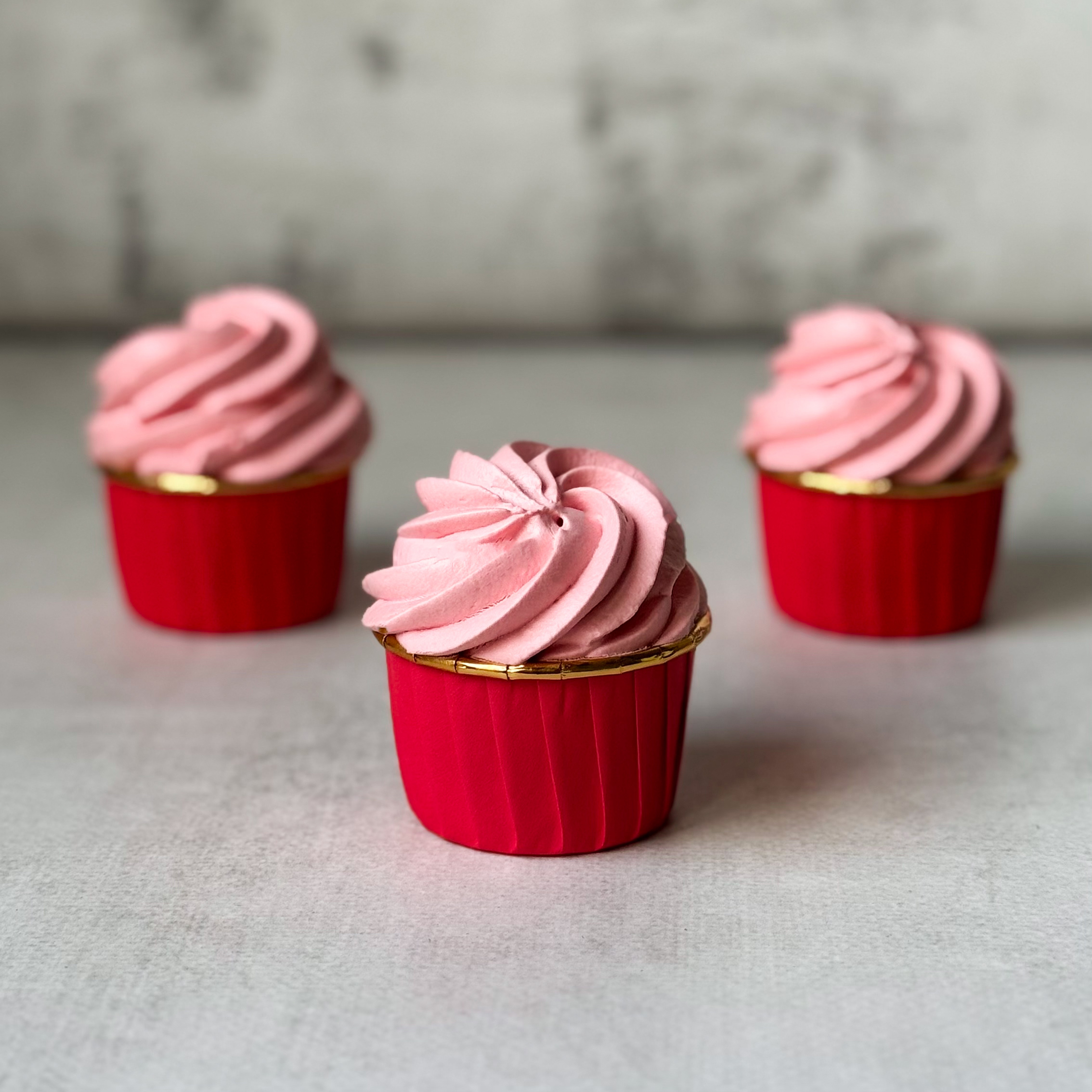 Капкейк с шоколадной прослойкой и нежнейшим сливочным кремом. изображение 4