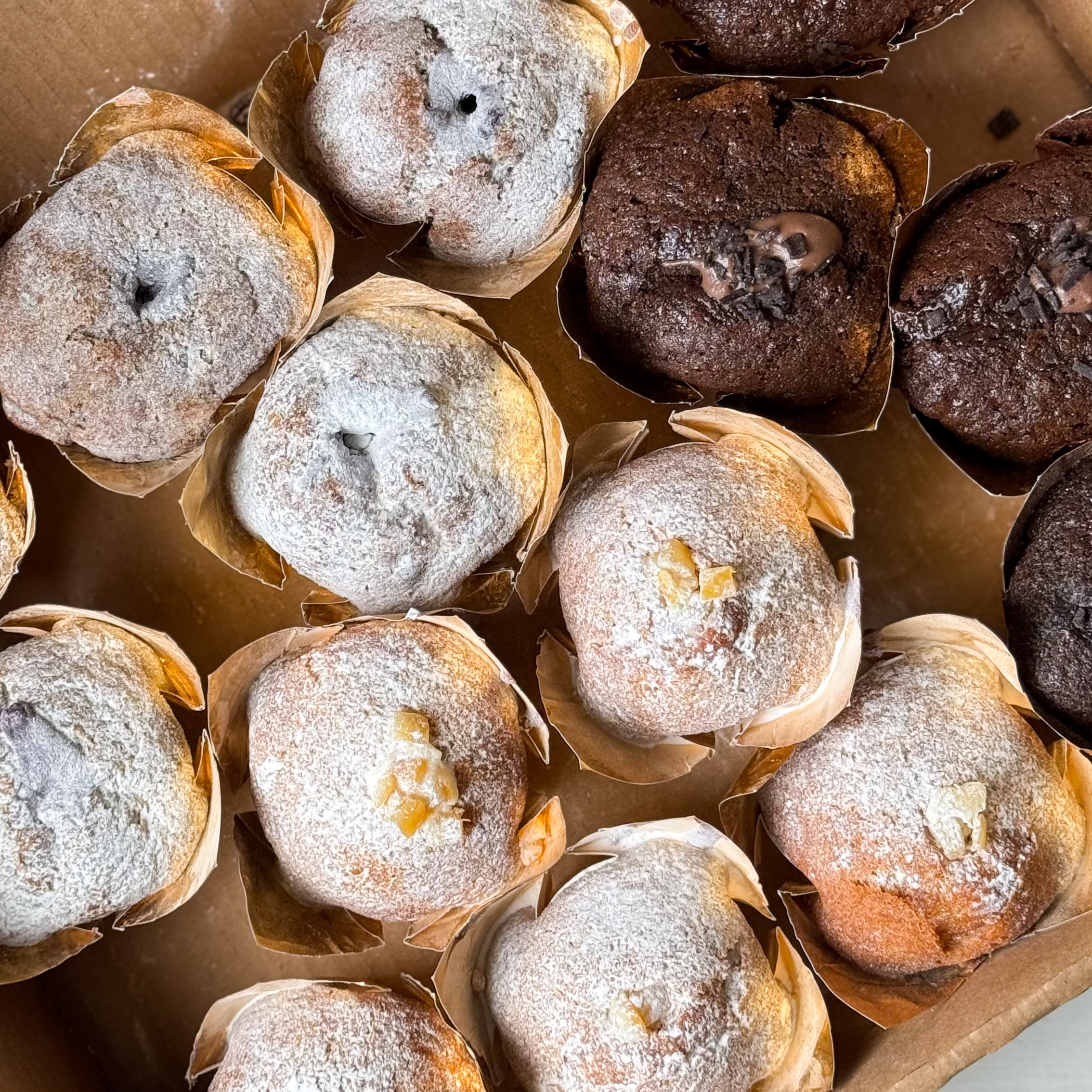 Ассорти маффинов из 3-х вкусов: черничный, шоколадный, апельсиновый изображение 11