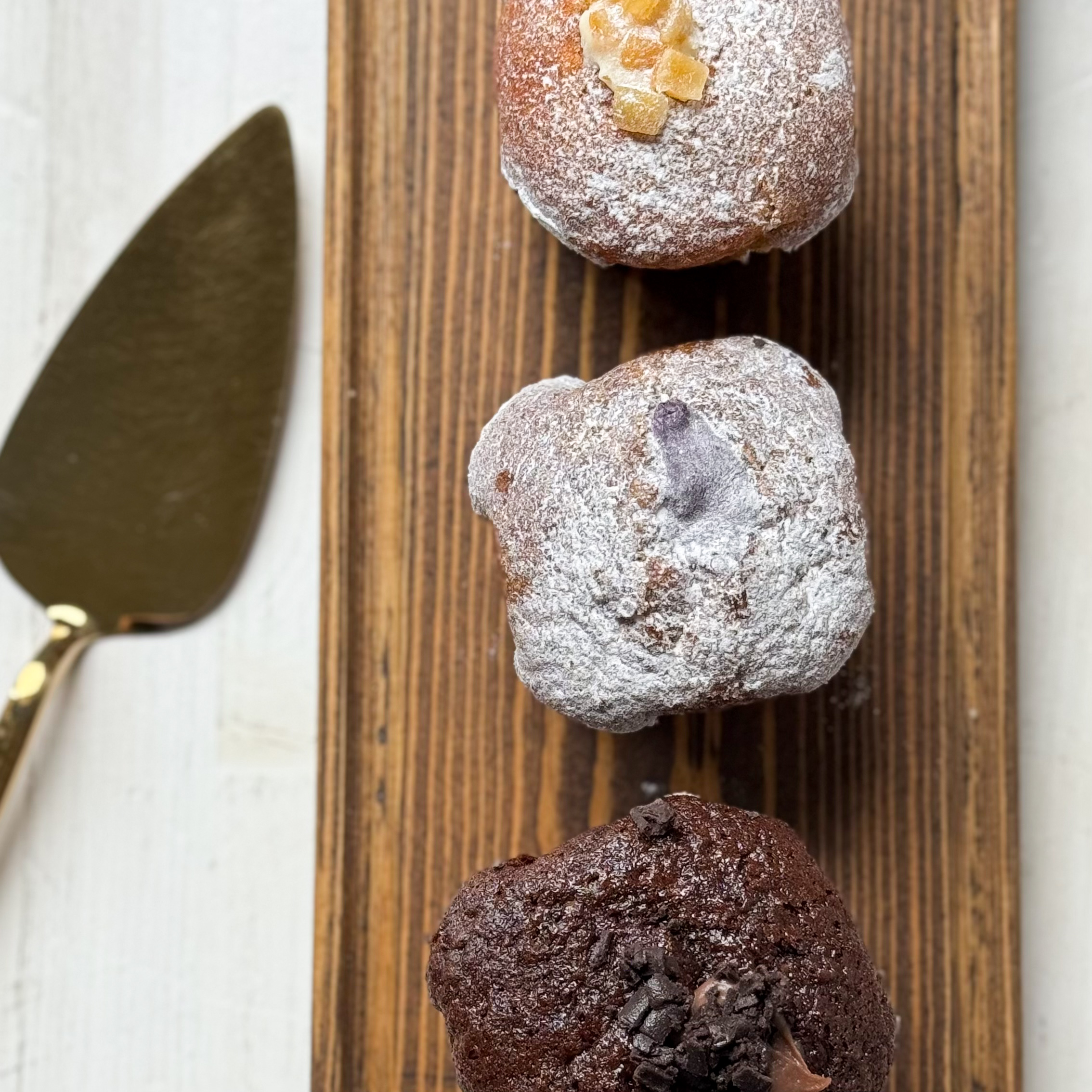 Ассорти маффинов из 3-х вкусов: черничный, шоколадный, апельсиновый изображение 7