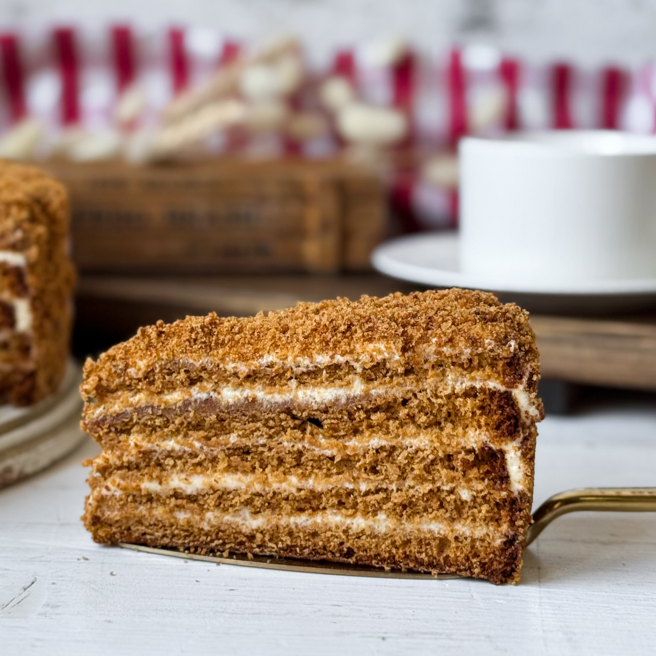 Класический медовик с традиционным вкусом. изображение 7