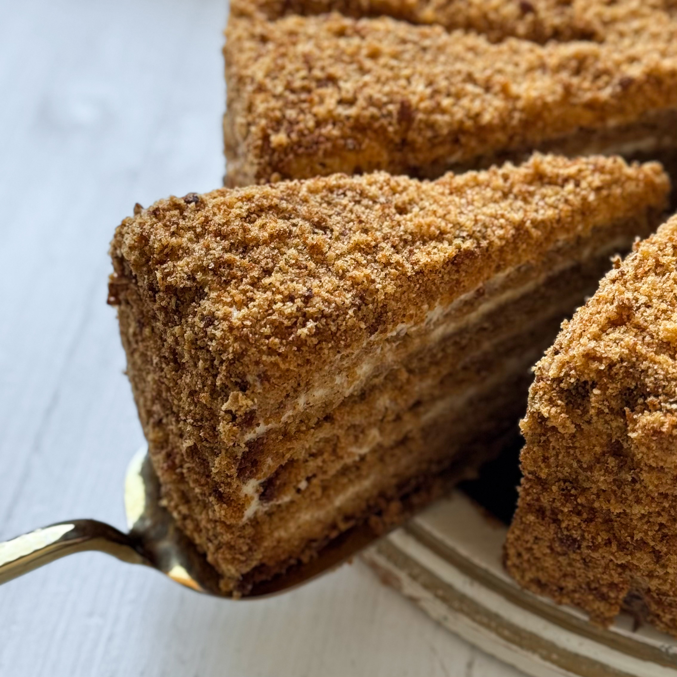 Класический медовик с традиционным вкусом. изображение 8