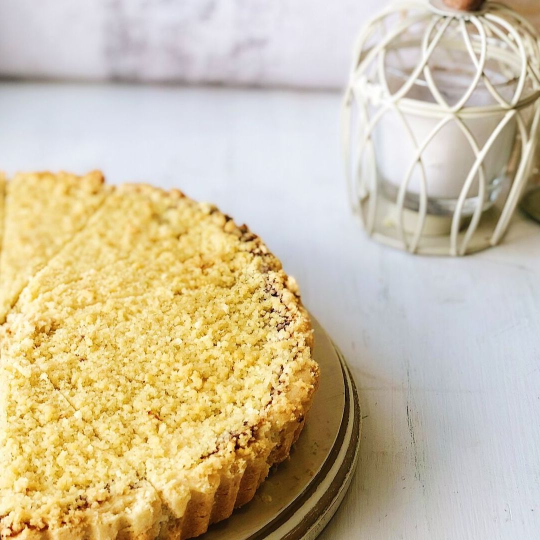 Песочный корж и начинка из спелой малины изображение 2