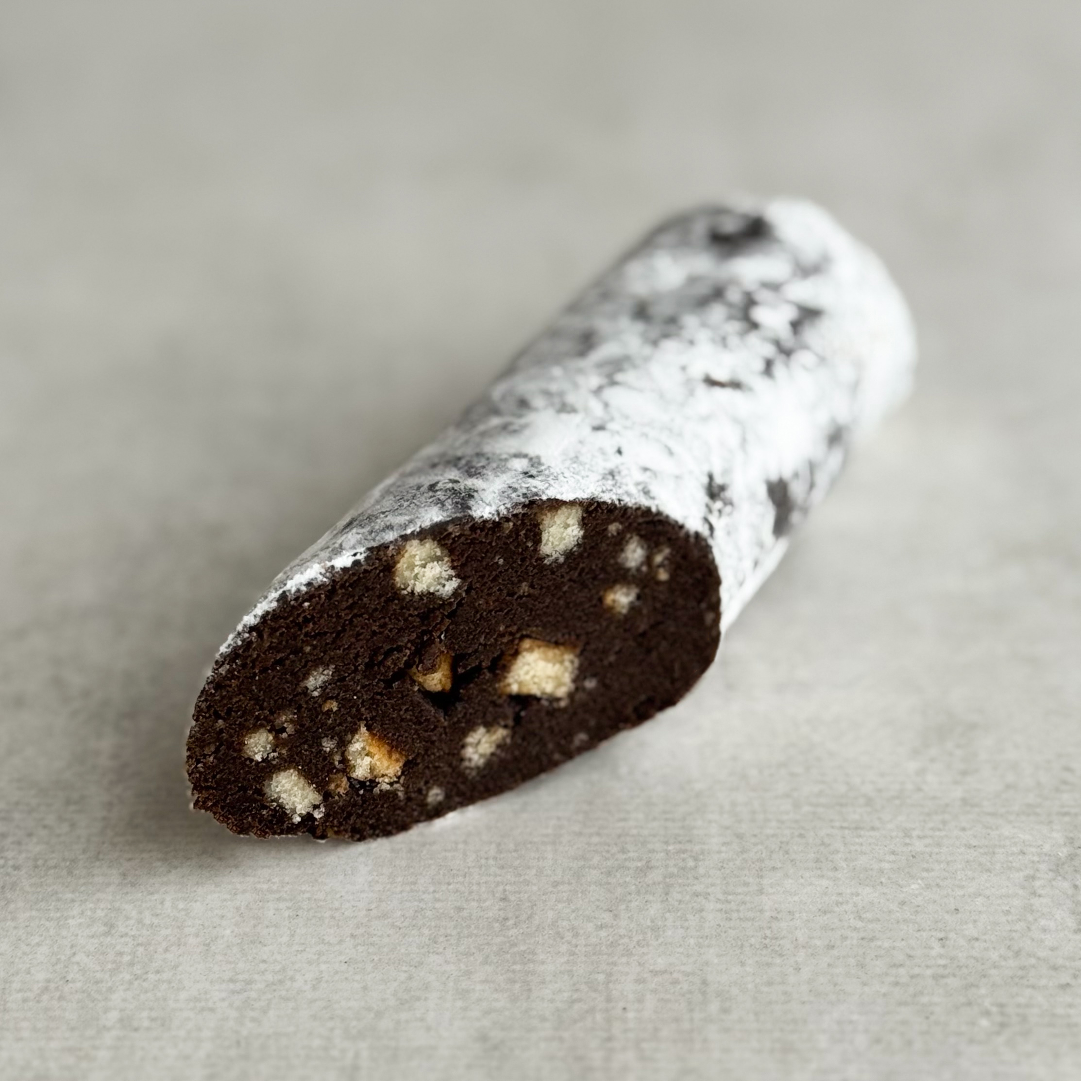 Пирожное Колбаса шоколадная. Кому-то этот десерт напомнит детство, а кто-то сделает настоящее открытие. Отличный вариант для домашнего чаепития. изображение 4