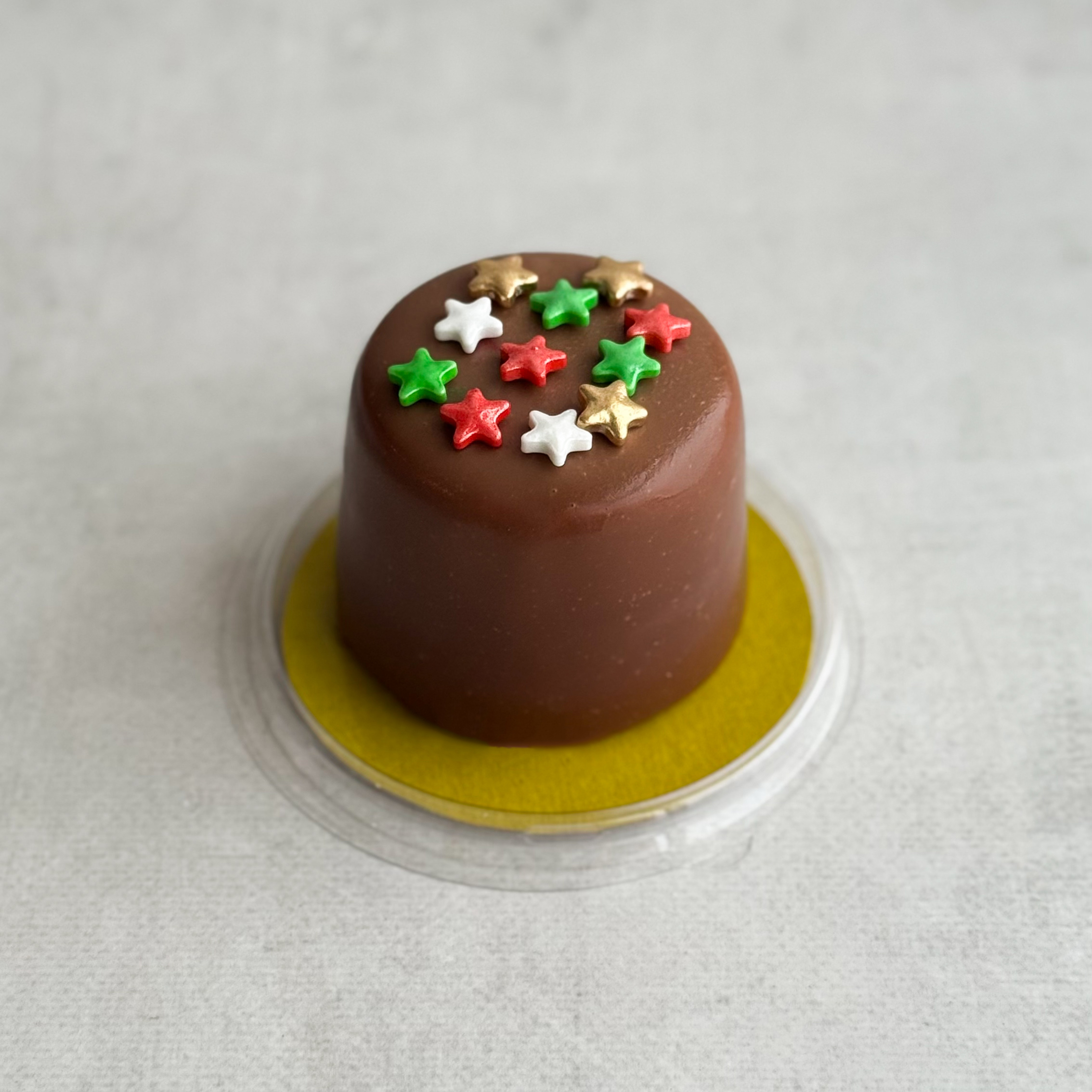 Пирожное Шоколадная бомба (23 февраля) в индивид.упак. Два слоя из белого и молочного шоколада с хрустящей сердцевиной из фундучного пралине в тематическом лимитированном дизайне. изображение 4