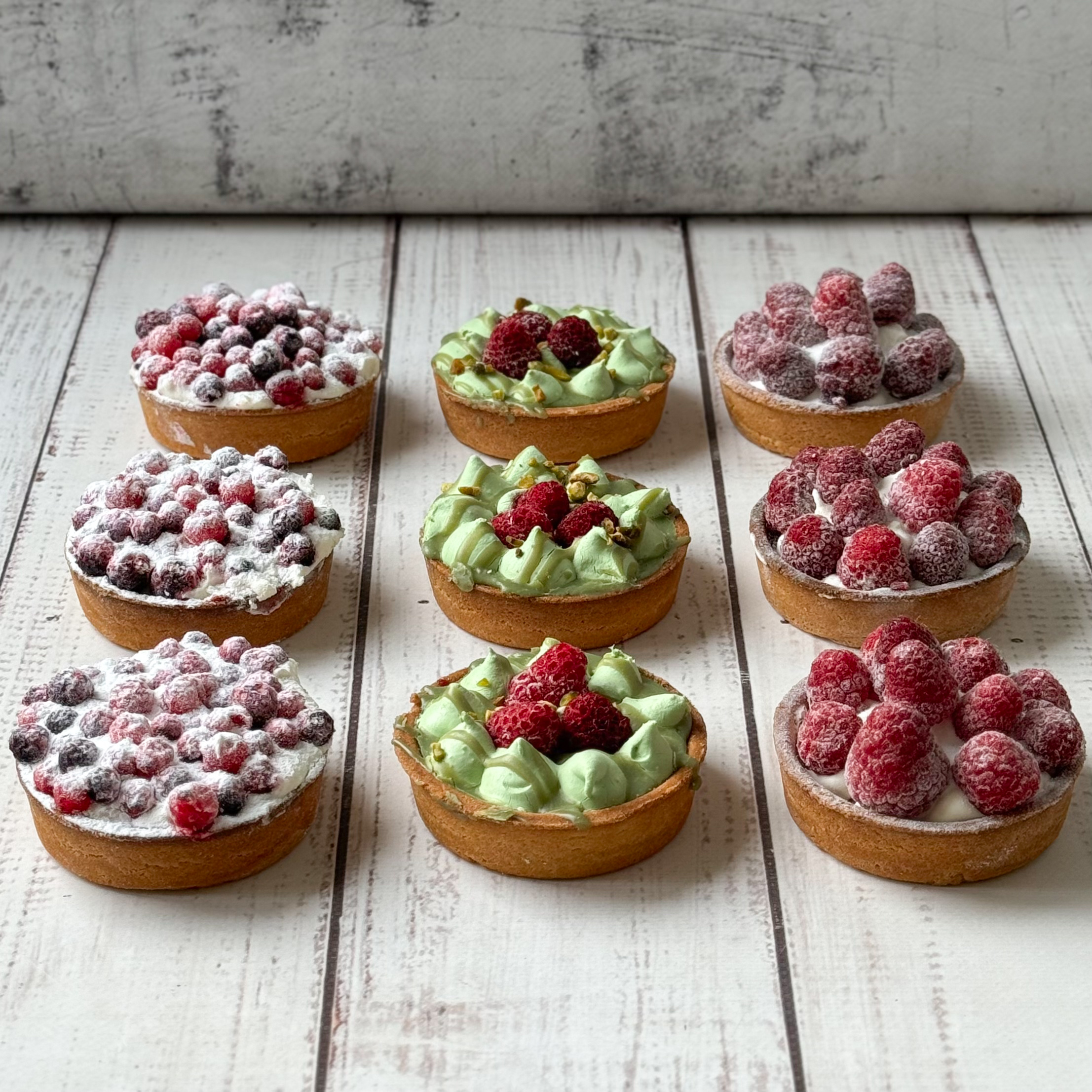 Ассорти из 9 тарталеток 3 вкусов: фисташковые (3 шт.), малиновые (3 шт.), смородиновые (3 шт.) изображение 6