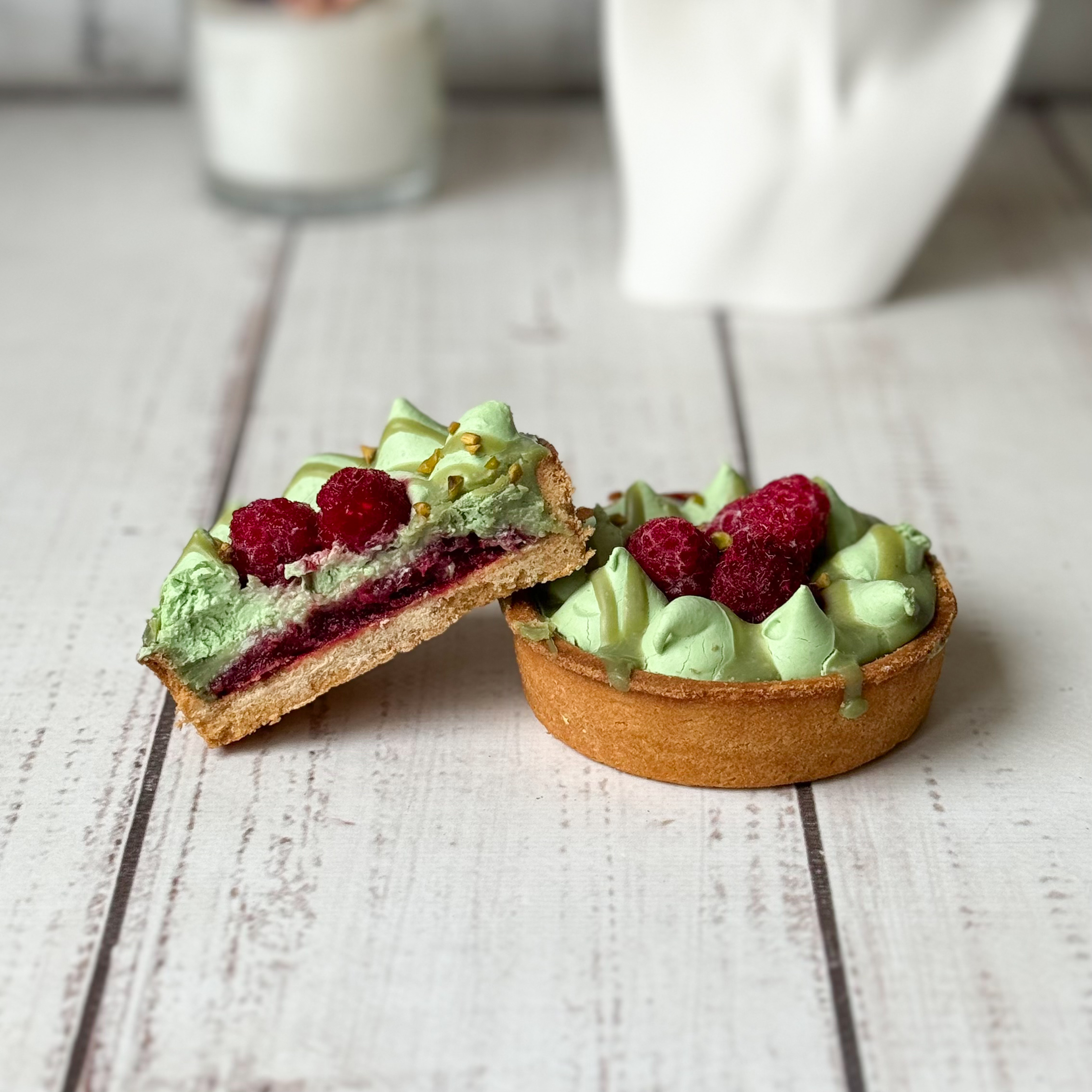 Ассорти из 9 тарталеток 3 вкусов: фисташковые (3 шт.), малиновые (3 шт.), смородиновые (3 шт.) изображение 6