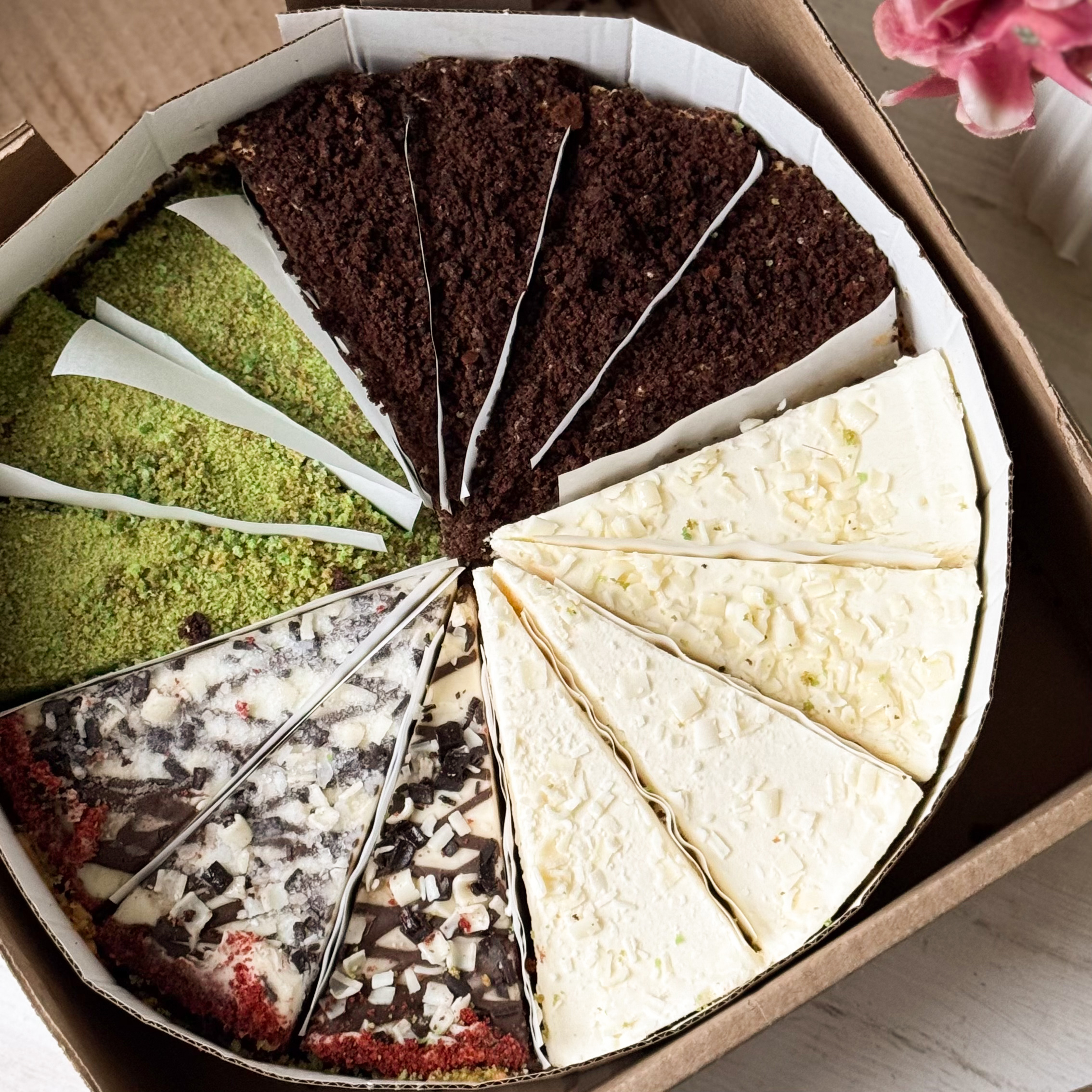 Ассорти из 4 видов тортов 14 порций изображение 9