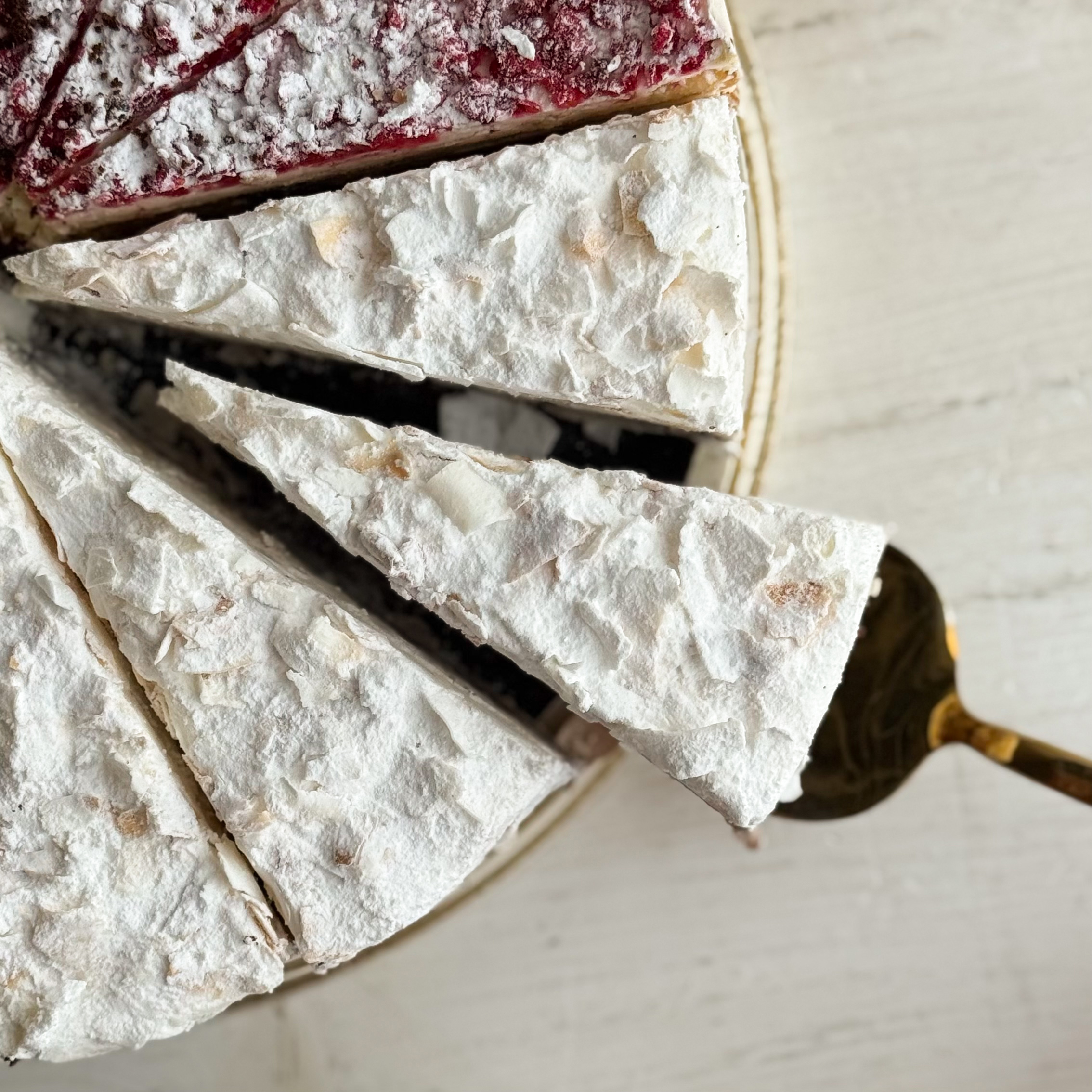 Ассорти из 4 видов тортов 14 порций изображение 11