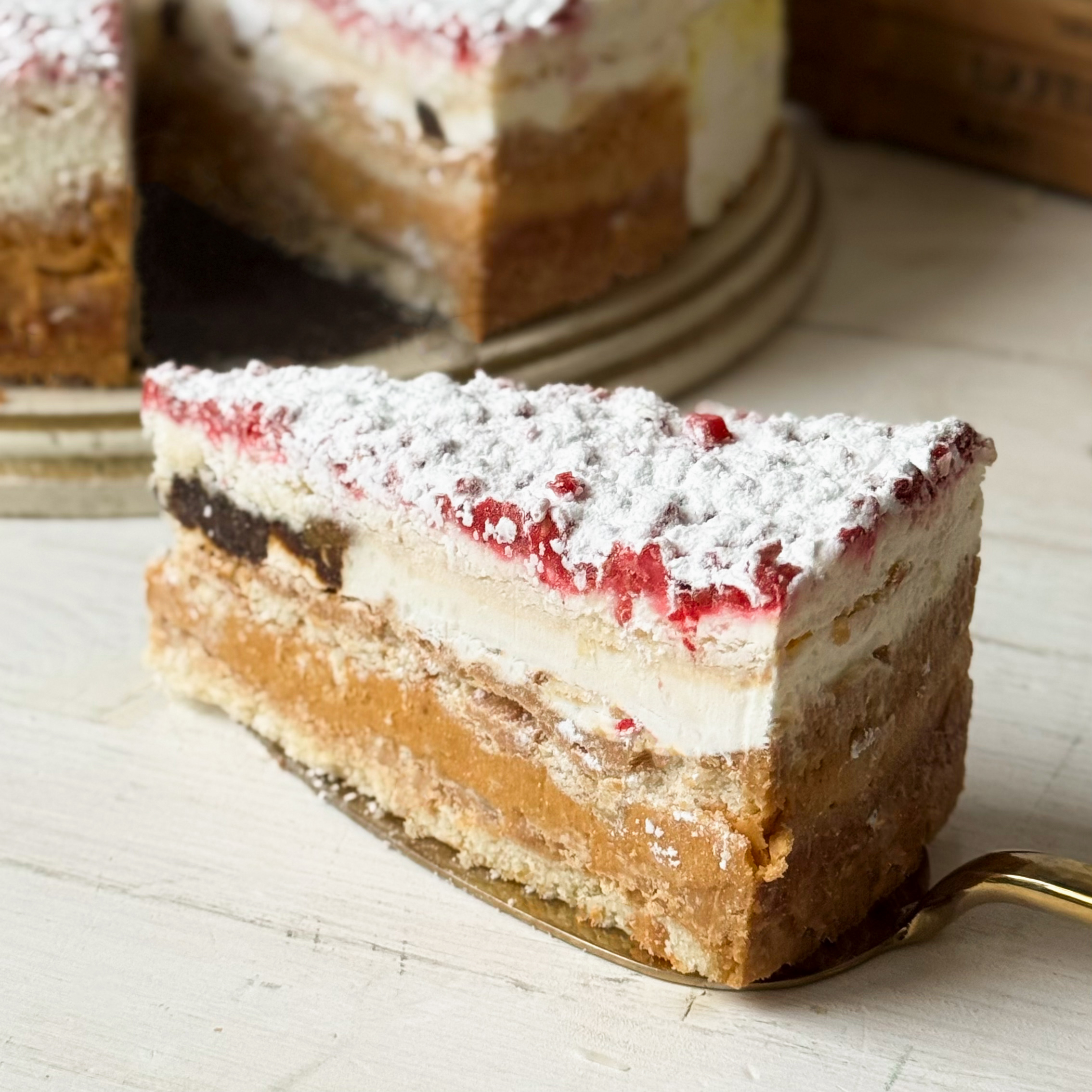 Ассорти из 4 видов тортов 14 порций изображение 10