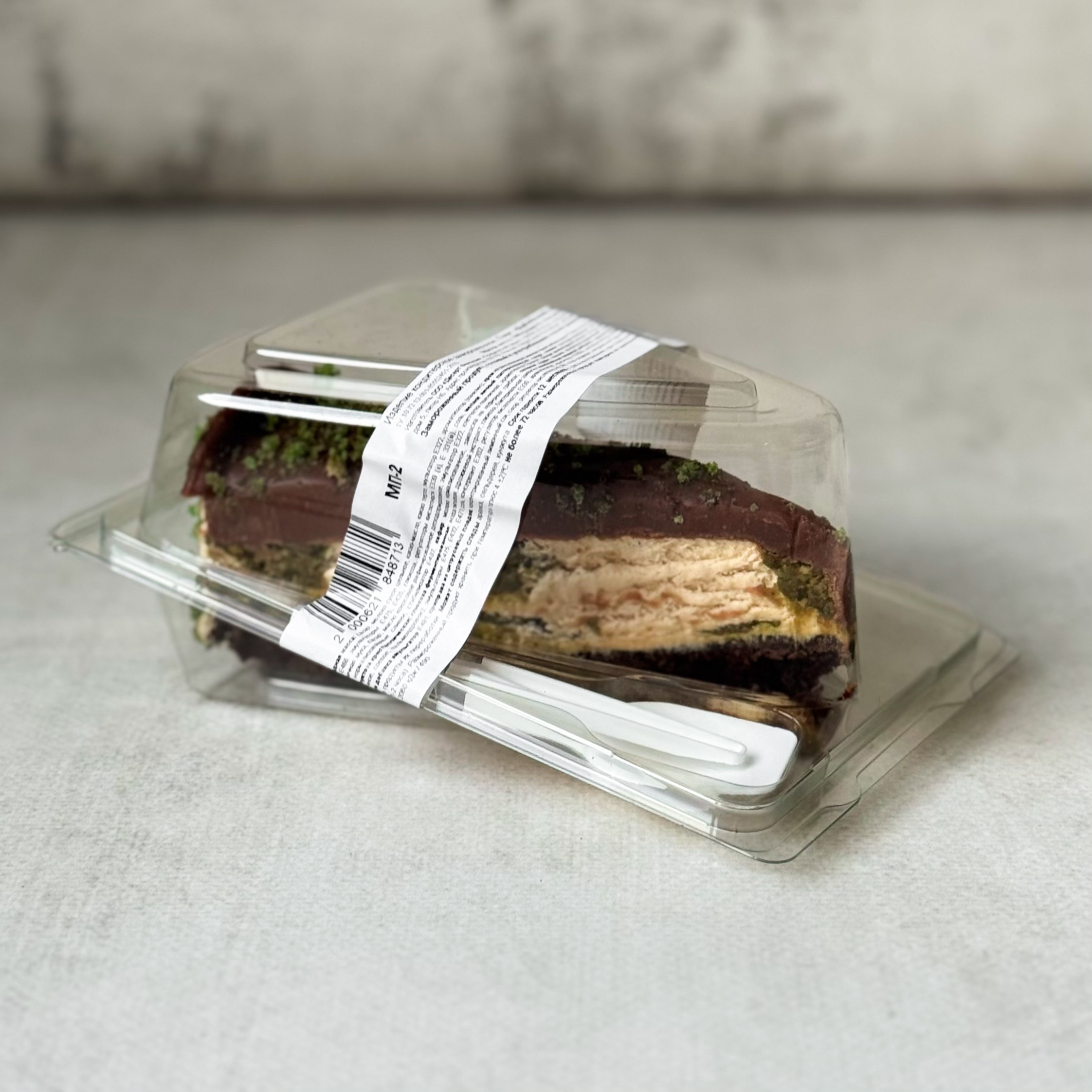 Хит среди фисташковых десертов! Торт, вдохновлённый легендарным лакомством из арабских стран. Шоколадная подложка, фисташковое пралине из настоящей фисташковой пасты с дроблёными фисташками, хрустящая крошка и нежнейший тягучий крем. Сверху торт украшен густым слоем качественного молочного шоколада с тонким ароматом какао-бобов и фисташковой посыпкой. Весь секрет незабываемого вкуса - в уникальной рецептуре, где все ингредиенты создают единую симфонию. изображение 2