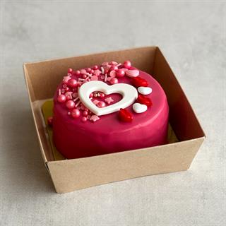 Бенто-торт ЧК «ONE TROPIC» (день влюблённых, 8 марта) в индивид.упаковке. Нежный чизкейк с начинкой из ананасового конфитюра с кусочками ананаса на тонкой песочной подложке в лимитированном дизайне.