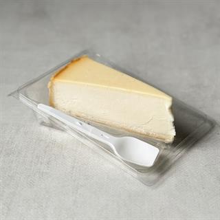 Классический чизкейк New York из творожного сыра на тонком сливочно-песочном корже.