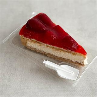 Нежнейший чизкейк из творожного сыра на сливочно-песочном корже, усыпанный ягодами свежей клубники, выращенной под солнцем в естественных климатических условиях.
