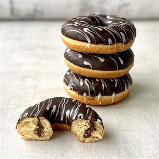 Донат глазированный с шоколадной начинкой