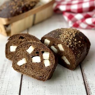 Хлеб с салом «Охотничий» – заварной хлеб из смеси муки ржаной хлебопекарной сеяной, пшеничной муки первого сорта, солода ржаного сухого с добавлением сала.