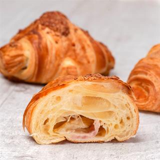 Круассан отпечённый с ветчиной и сыром