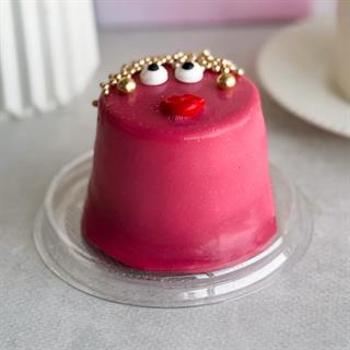 Пирожное Шоколадная бомба (женщина) в индивид.упак. Два слоя из белого и молочного шоколада с хрустящей сердцевиной из фундучного пралине в тематическом лимитированном дизайне.